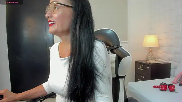 yulitza1025 online show from 12-15-25, 12:33