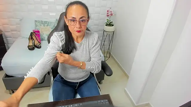 yulitza1025 online show from 09-23-25, 11:50