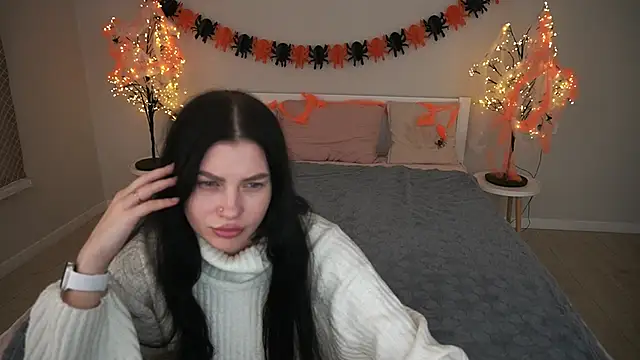 Snapshot of SkyBri_i chatting on 10-28-25, 02:05 SkyBri i online show from 10-28-25, 02:05