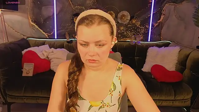 RedDoll  online show from 09-12-25, 07:35