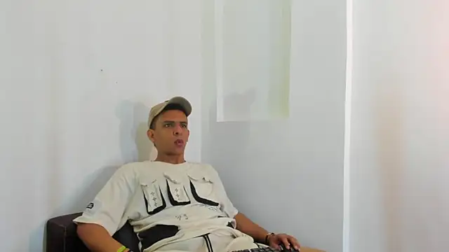Snapshot of _Tarekk_ chatting on 10-07-25, 02:29  Tarekk  online show from 10-07-25, 02:29