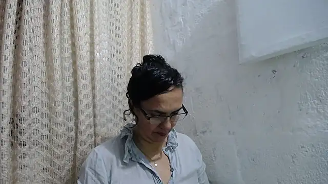 Snapshot of gabbyparker_ chatting on 10-09-25, 09:32 gabbyparker online show from 10-09-25, 09:32