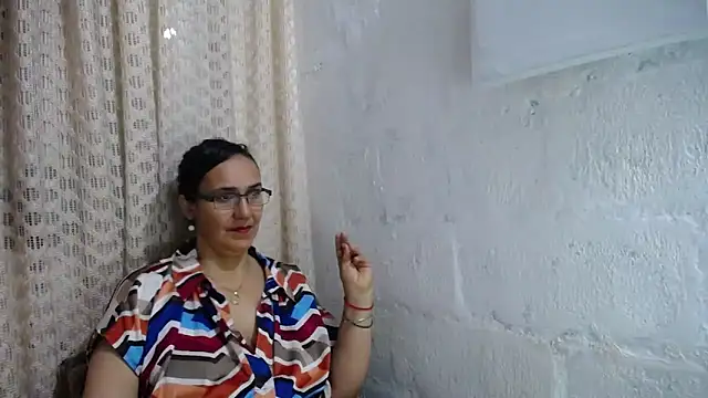 Snapshot of gabbyparker_ chatting on 10-16-25, 10:01 gabbyparker online show from 10-16-25, 10:01
