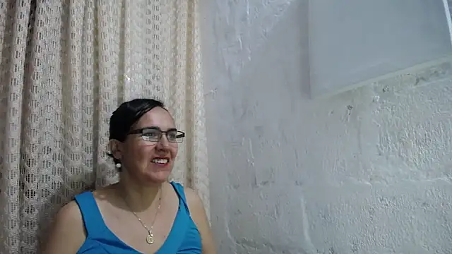 Snapshot of gabbyparker_ chatting on 10-10-25, 10:38 gabbyparker online show from 10-10-25, 10:38