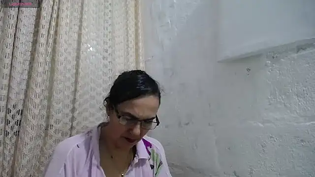 Snapshot of gabbyparker_ chatting on 09-17-25, 09:33 gabbyparker online show from 09-17-25, 09:33