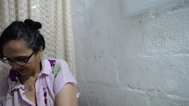 Snapshot of gabbyparker_ chatting on 10-11-25, 10:49 gabbyparker online show from 10-11-25, 10:49