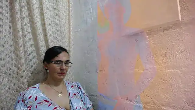 Snapshot of gabbyparker_ chatting on 10-04-25, 08:32 gabbyparker online show from 10-04-25, 08:32