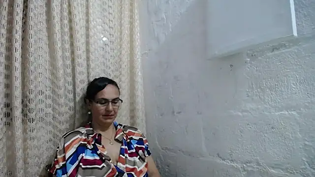 Snapshot of gabbyparker_ chatting on 10-08-25, 08:16 gabbyparker online show from 10-08-25, 08:16