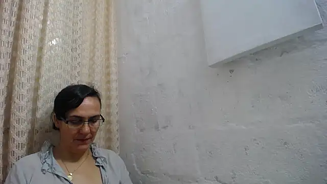 gabbyparker  online show from 12-16-25, 10:08