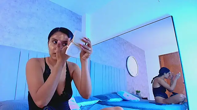 karla-ruiz online show from 10-19-25, 01:52