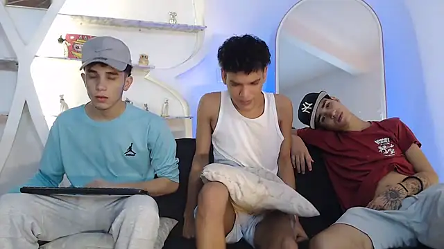 THREE GUYS HOT online show from 09-27-25, 07:53