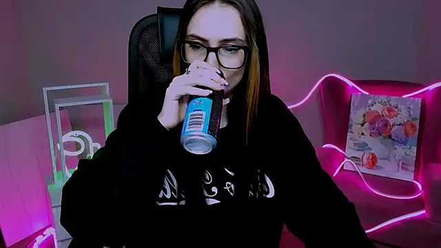 olivianorton online show from 11-25-25, 03:12