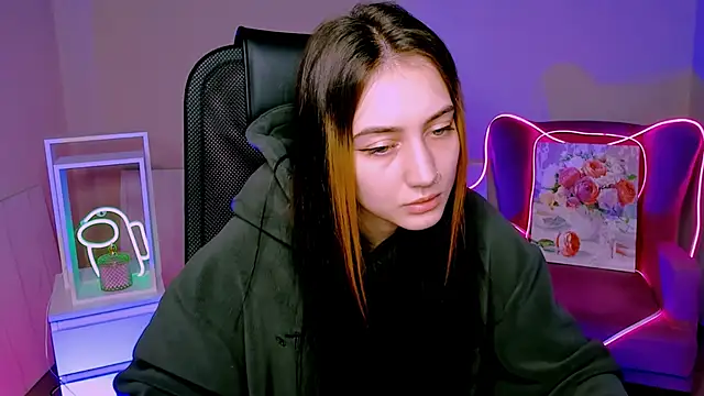 olivianorton online show from 11-01-25, 01:05