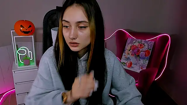 olivianorton online show from 10-28-25, 01:32