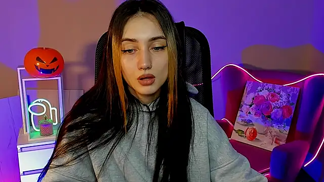 olivianorton online show from 10-27-25, 03:35