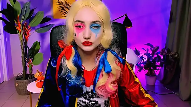 olivianorton online show from 10-31-25, 02:57