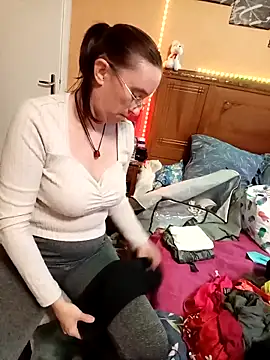 Snapshot of Sophierob1 chatting on 09-24-25, 06:20 Sophierob1 online show from 09-24-25, 06:20