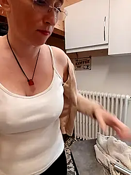 Snapshot of Sophierob1 chatting on 10-08-25, 06:59 Sophierob1 online show from 10-08-25, 06:59