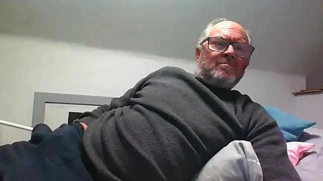 naughtygrandad1 online show from 12-17-25, 08:03