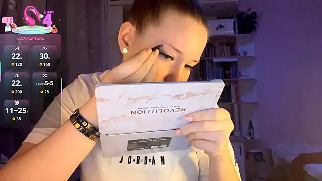 PandaFluff online show from 09-22-25, 05:19