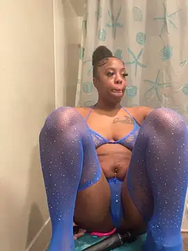 ObsessedWLyla online show from 12-16-25, 10:19