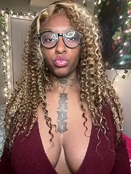 Snapshot of MistiSavannah chatting on 04-19-26, 11:00 MistiSavannah online show from 04-19-26, 11:00