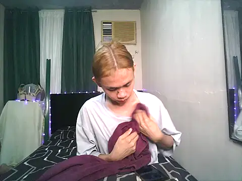 Sweet-shopia online show from 10-24-25, 01:43