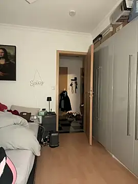 OliviaaFischer online show from 04-15-26, 06:56