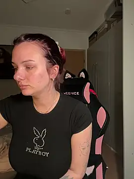 OliviaaFischer online show from 04-10-26, 07:32