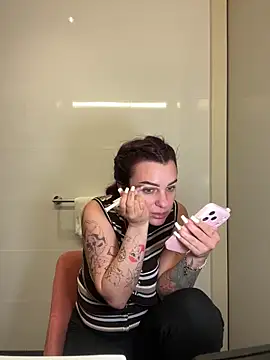 Snapshot of OliviaaFischer chatting on 06-05-26, 01:50 OliviaaFischer online show from 06-05-26, 01:50