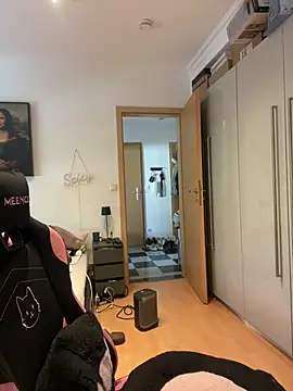 OliviaaFischer online show from 04-16-26, 08:59