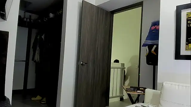Snapshot of Andrew_Johnnson chatting on 06-23-26, 04:10 Andrew Johnnson online show from 06-23-26, 04:10