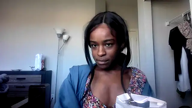 Marlowlovee online show from 10-13-25, 05:25