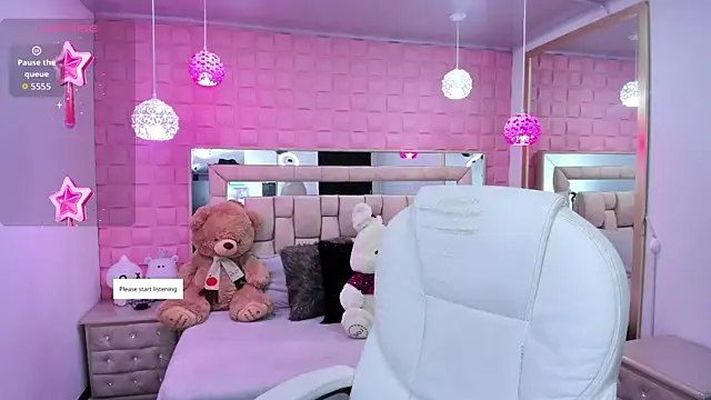  laaura  online show from 04-08-26, 12:50