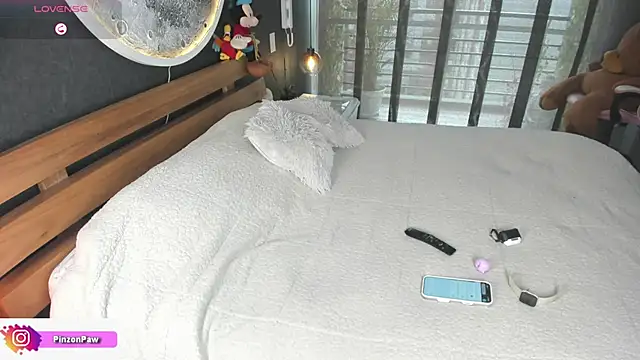 Snapshot of Sarajames chatting on 06-24-26, 02:37 Sarajames online show from 06-24-26, 02:37