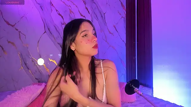 Emmiicute online show from 11-17-25, 02:26