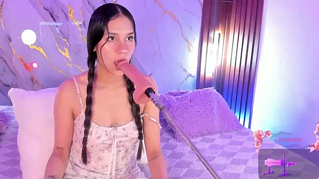 Emmiicute online show from 05-18-26, 08:35