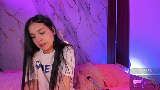 Emmiicute online show from 12-20-25, 09:06