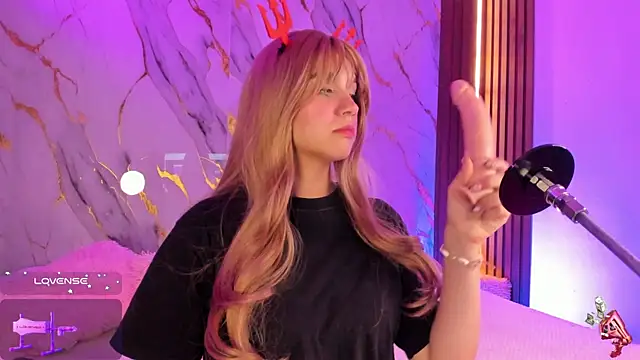 Emmiicute online show from 10-28-25, 08:30