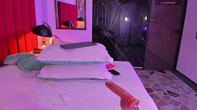 Snapshot of eimy_jones_ chatting on 01-17-26, 03:21 eimy jones online show from 01-17-26, 03:21