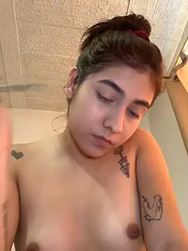 Snapshot of miaftmax chatting on 10-24-25, 07:35 miaftmax online show from 10-24-25, 07:35