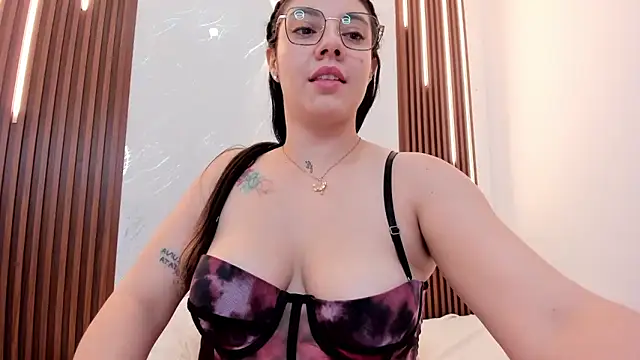 CarolinaMejia online show from 10-12-25, 02:46