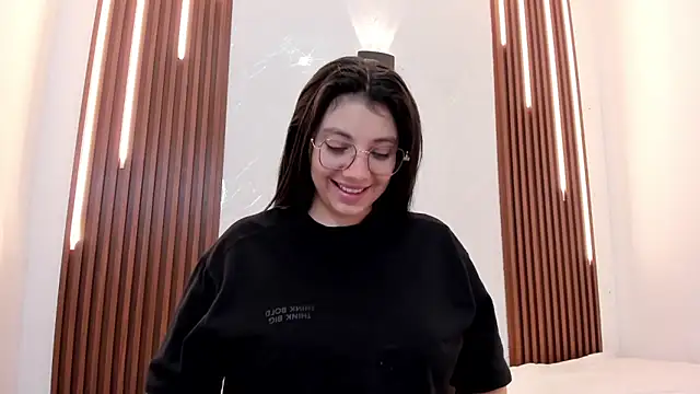 CarolinaMejia online show from 10-17-25, 11:39