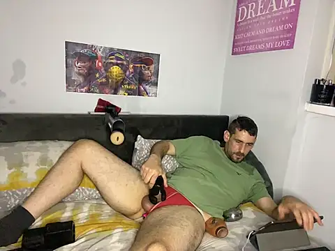 Snapshot of gman1922 chatting on 10-09-25, 01:39 gman1922 online show from 10-09-25, 01:39