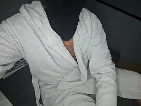Snapshot of slavic_boy_39 chatting on 09-23-25, 10:17 slavic boy 39 online show from 09-23-25, 10:17