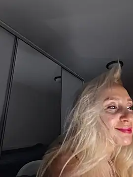 merlyn4 online show from 12-19-25, 01:13