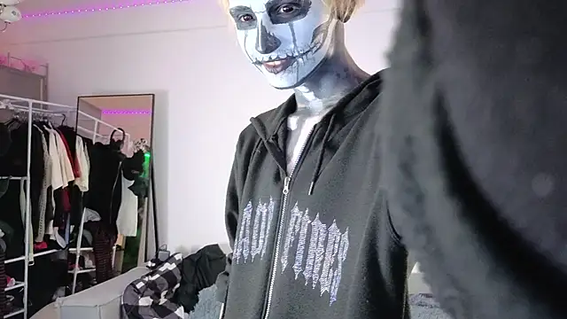 Your avatar online show from 10-31-25, 10:49