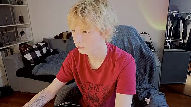 Your avatar online show from 10-07-25, 12:39