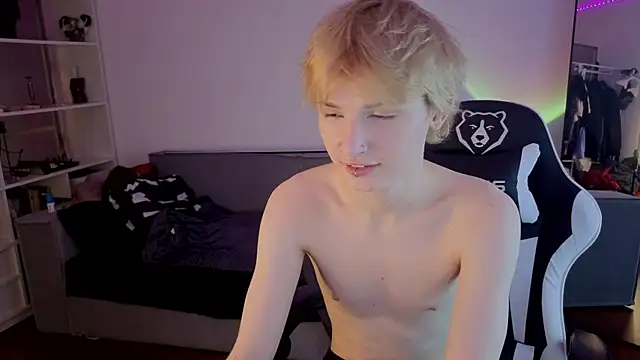 Your avatar online show from 10-02-25, 08:34