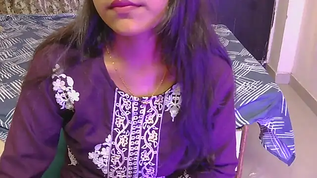 Snapshot of hoty-priya chatting on 06-19-26, 05:24 hoty-priya online show from 06-19-26, 05:24